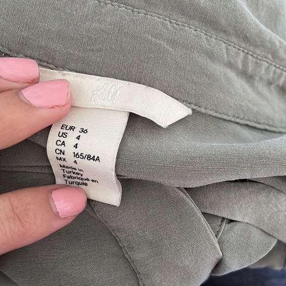 Green quarter button up. Soft fabric - Picture 2 of 2